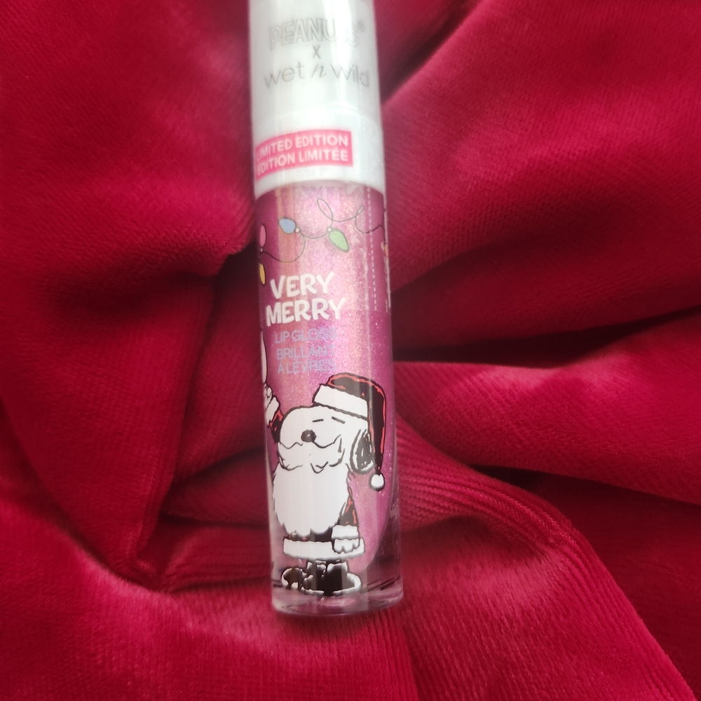 Peanuts x Wet n Wild Very Merry Lip Gloss  Sealed; New; Not Swatched - Picture 3 of 3